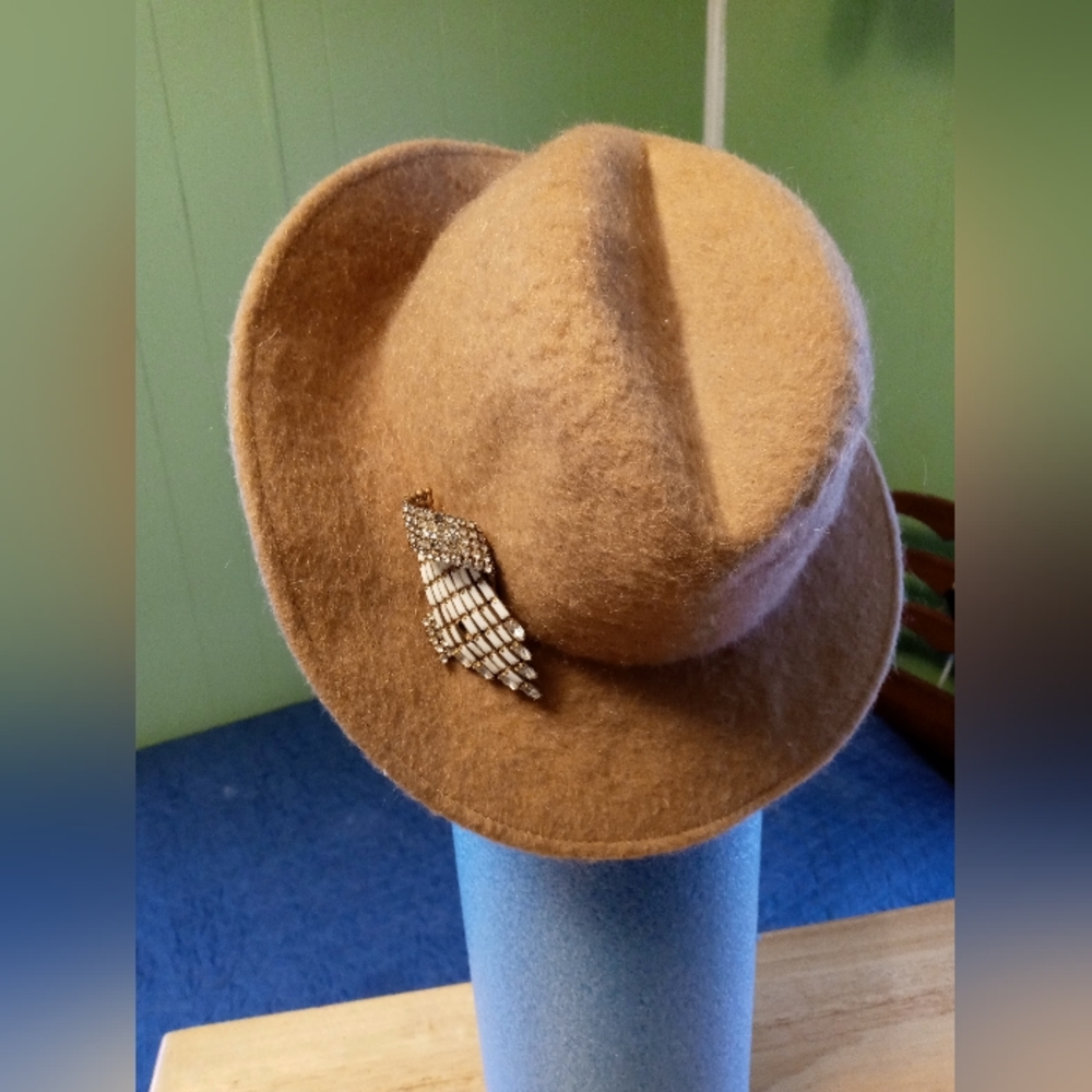 Vintage camel colored Mohara fedora style woman's hat.